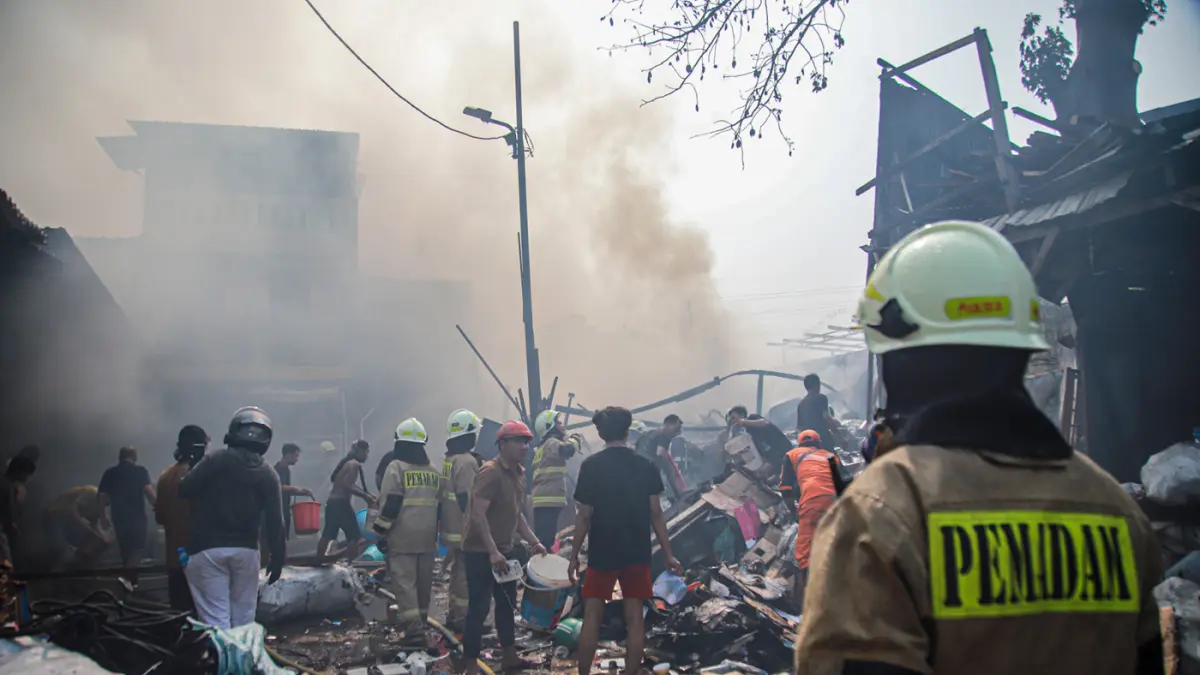 Kebakaran di Kawasan Padat Penduduk - Image