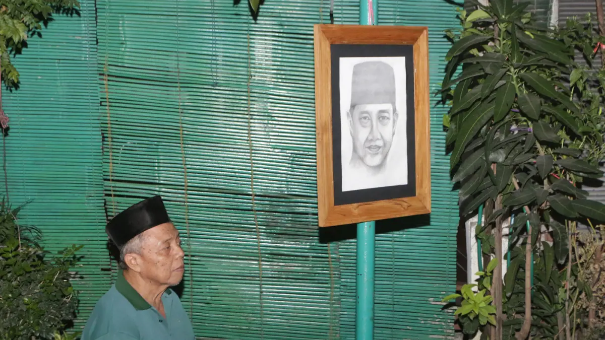 Sketsa para tokoh di Pajatan Budaya di halaman Kelurahan Pandansari,Kota Semarang, Sabtu (8/8/2026). (Nur Chamim/ Jawa Pos Radar Semarang)