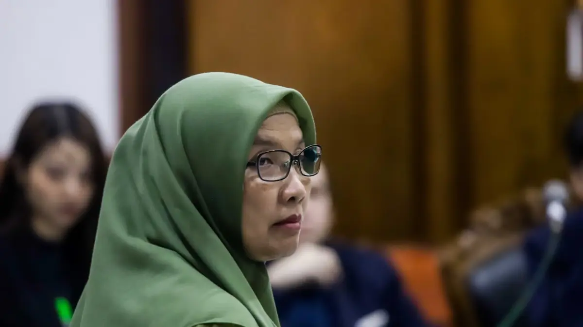 Indah Utami hadir sebagai saksi yang dihadirkan pihak tergugat dalam kasus Java Fortis di Pengadilan Negeri Surabaya, Rabu (12/8). (ALFIAN RIZAL/JAWA POS) - Image