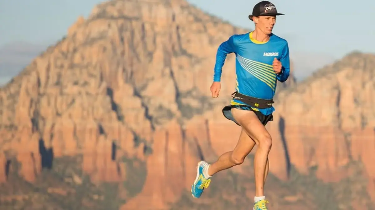 Pelari profesional asal Amerika Serikat Jim Walmsley bersiap sebelum lomba lari Ultra-Trail du Mont-Blanc (UTMB). (Istimewa) - Image
