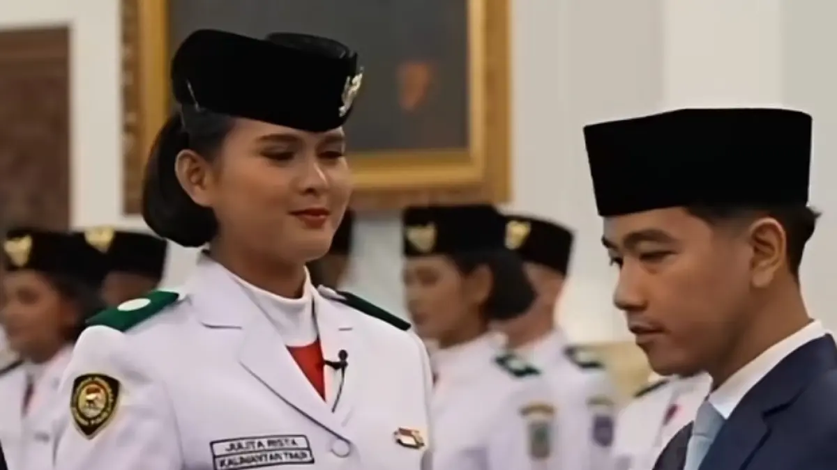 Wakil Presiden Gibran Rakabuming Raka saat mengukuhkan anggota Paskibraka Nasional di Istana Negara. (Sekretariat Presiden) - Image