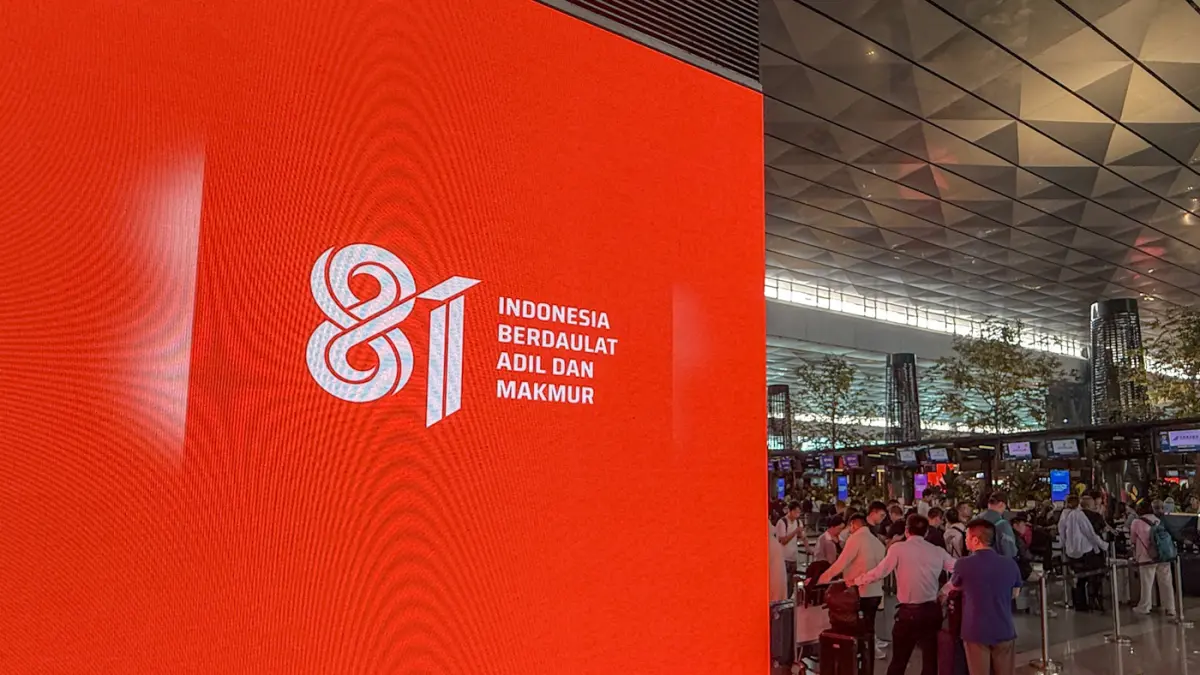 hiasan bertema kemerdekaan di Terminal 3, Bandara Soekarno-Hatta, Tangerang, Sabtu (15/08/2026). (Hanung Hambara/Jawa Pos)