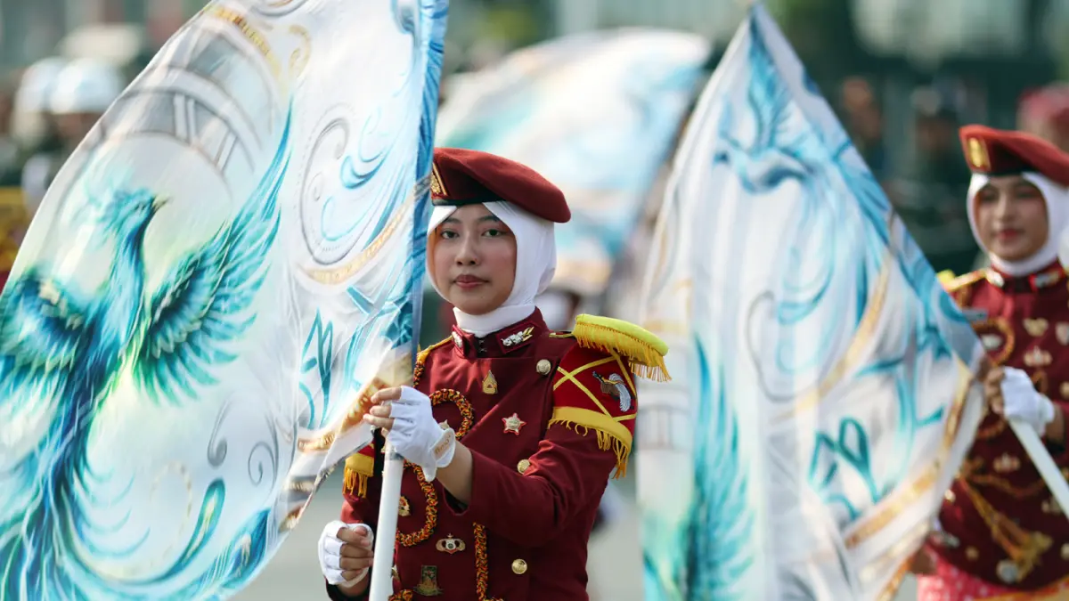 Iring-iringan kereta kencana Garuda Prabayaksa dari Monumen Nasional menuju Istana Merdeka dalam kirab Merah Putih di Jakarta, Senin (17/8/2026). (Dery Ridwansah/ JawaPos.com)