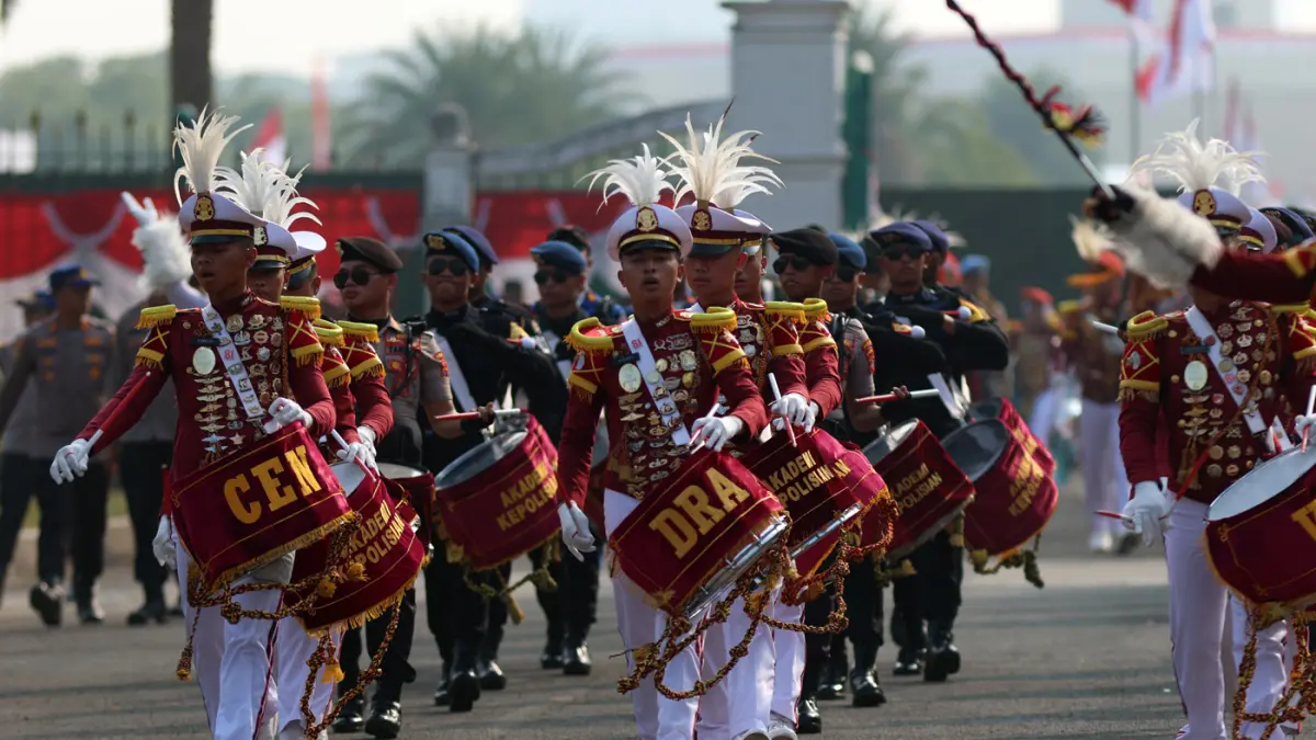 Iring-iringan kereta kencana Garuda Prabayaksa dari Monumen Nasional menuju Istana Merdeka dalam kirab Merah Putih di Jakarta, Senin (17/8/2026). (Dery Ridwansah/ JawaPos.com)