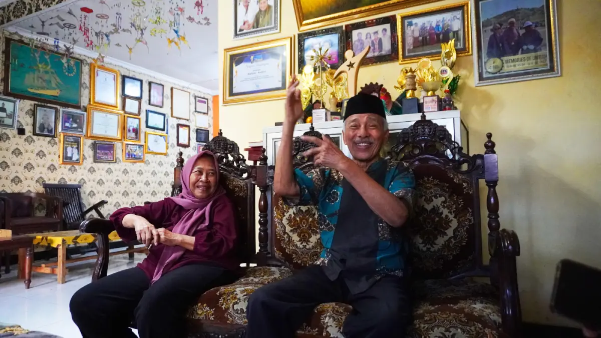 Kartolo membentuk grup lawak Kartolo Cs berisi Enamorang. Selain dirinya, ada Ning Tini, Sapari, Sumilah, Yakin, dan Munawar. (Satrio Maheswara/JawaPos.com) 