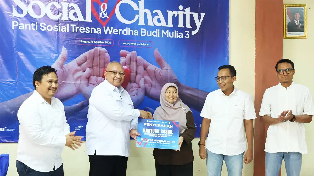 Melalui kegiatan Social and Charity yang menjadi bagian dari rangkaian HUT LPDB Koperasi ke-20, LPDB menyalurkan berbagai kebutuhan penunjang kesehatan dan kebersihan bagi para penghuni panti, pengurus, petugas, dan pendamping. (Istimewa). - Image