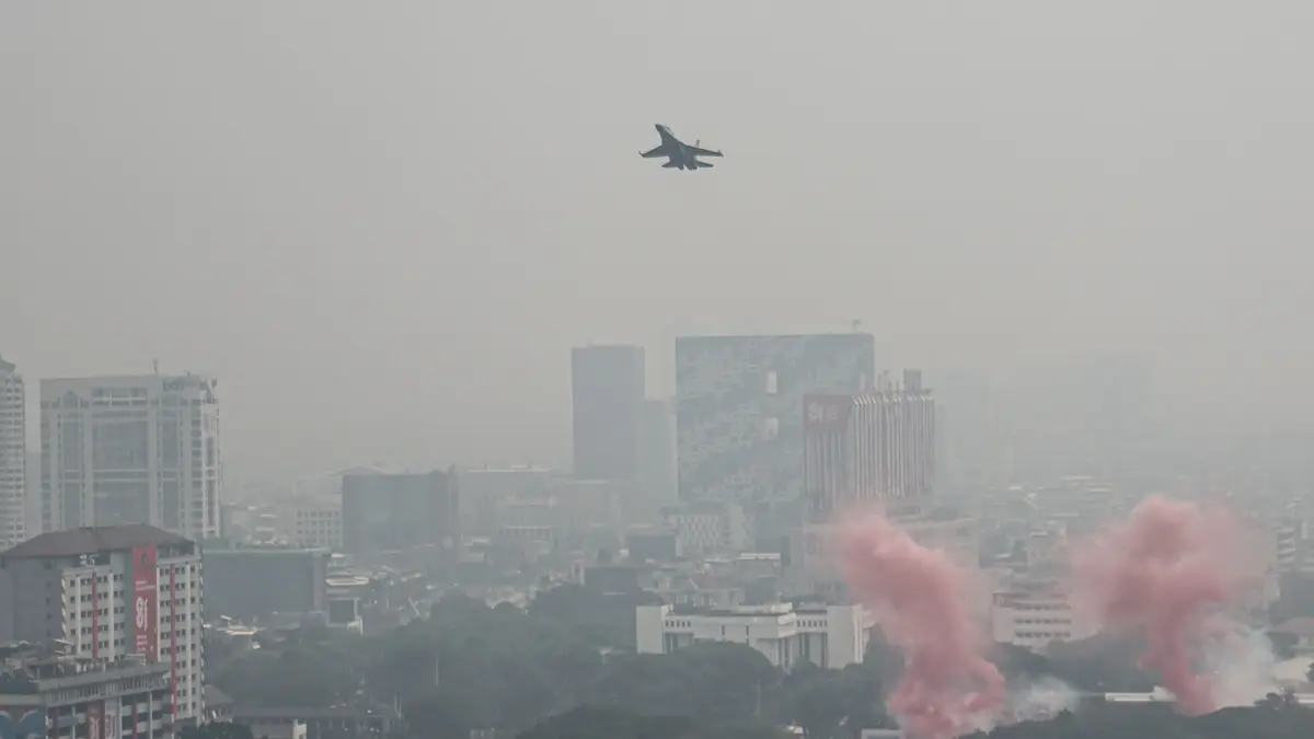 Sejumlah pesawat tempur melakukan gladi bersih jelang peringatan HUT ke-81 RI di Monas, Jakarta, Sabtu (15/08/2026). (Hanung Hambara/Jawa Pos)