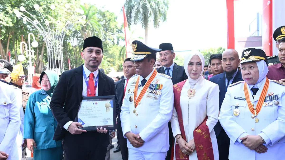 BTN Kantor Cabang Palu menerima penghargaan dari Pemerintah Provinsi Sulawesi Tengah yang diserahkan langsung oleh Gubernur Dr.H.Anwar Hafid, M.Si., didampingi Wakil Gubernur dr. Reny Arniwaty Lamadjido dan Kapolda Sulteng Irjen Pol.Nasri dalam Upacara HU