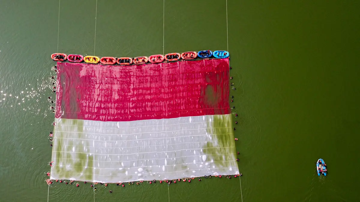 Pembentangan Bendera Merah Putih di Situ Gintung - Image