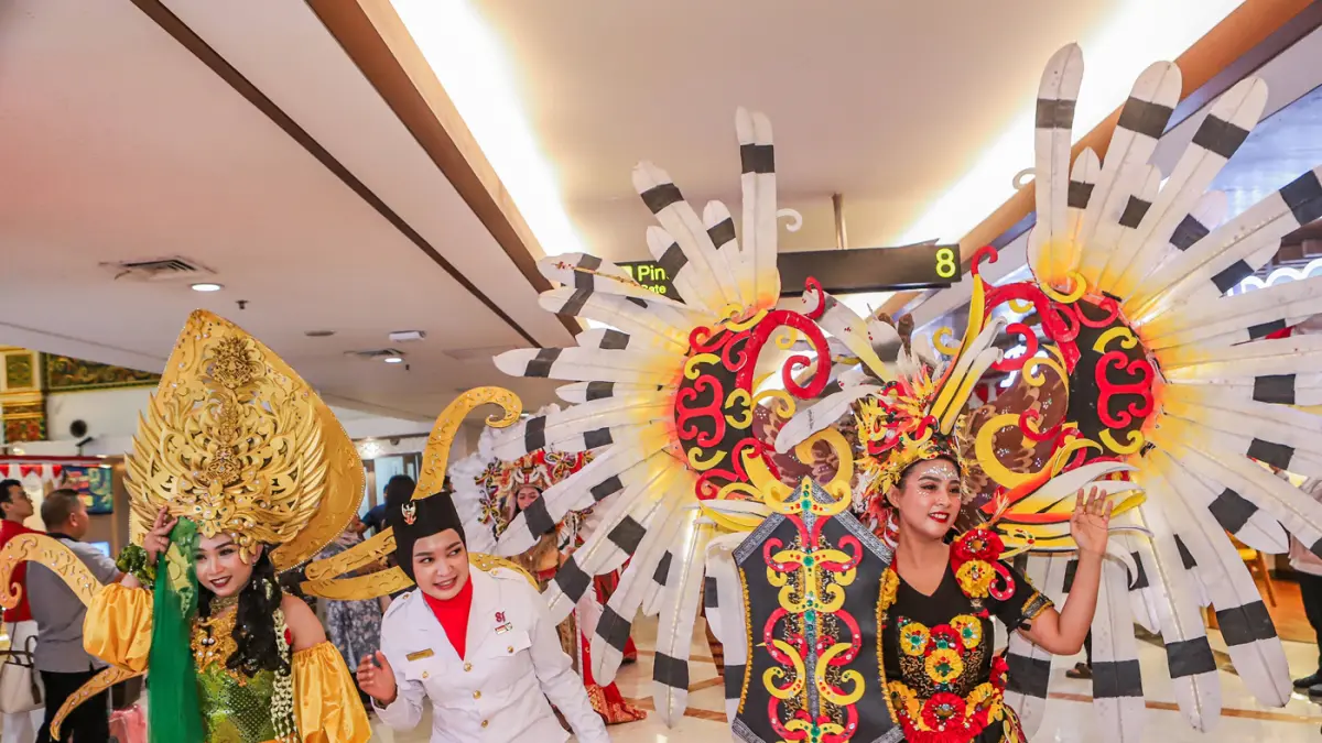 Potret Kemeriahaan HUT Ke-81 RI Di Surabaya - Image