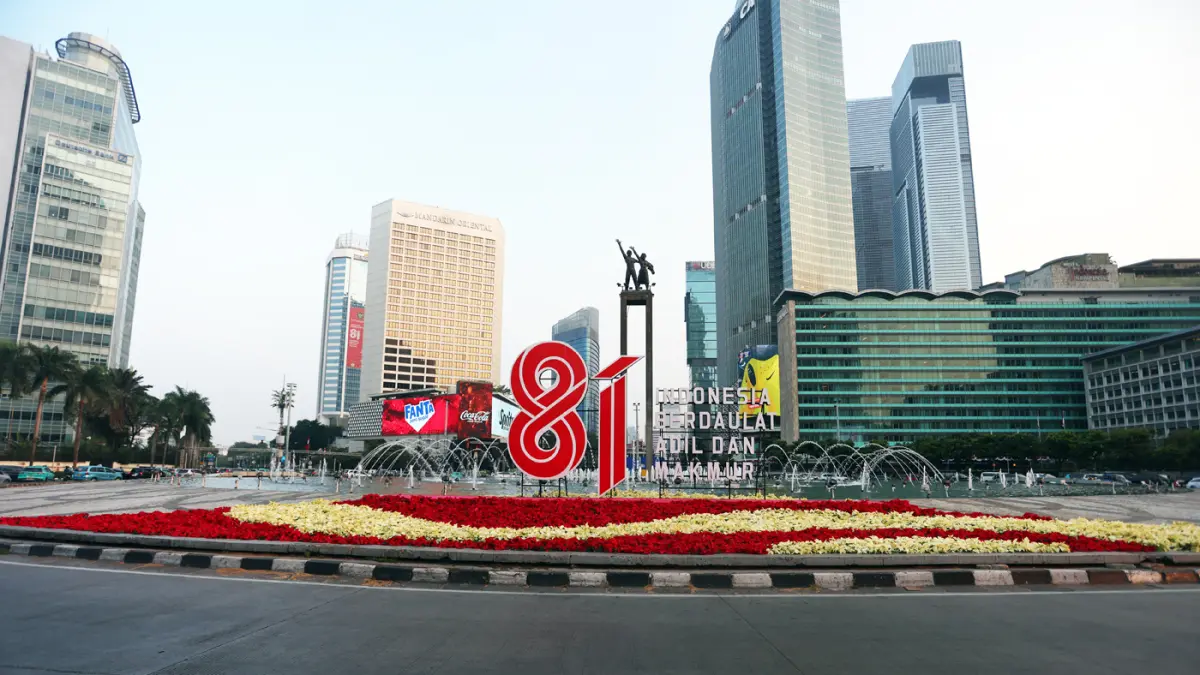 Landmark logo HUT ke-81 RI di kawasan Bundaran Hotel Indonesia (HI), Jakarta, Sabtu (15/8/2026). (Dery Ridwansah/ JawaPos.com)
