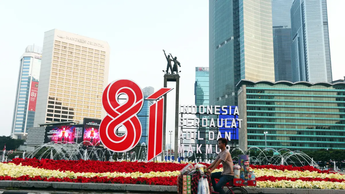 Landmark logo HUT ke-81 RI di kawasan Bundaran Hotel Indonesia (HI), Jakarta, Sabtu (15/8/2026). (Dery Ridwansah/ JawaPos.com)