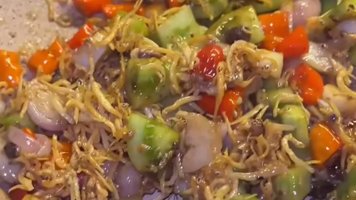 Potret sambal teru tomat hijau yang pedas, gurih, segar, dan bikin nagih. (Sumber: instagram.com/@alifa.frh) - Image