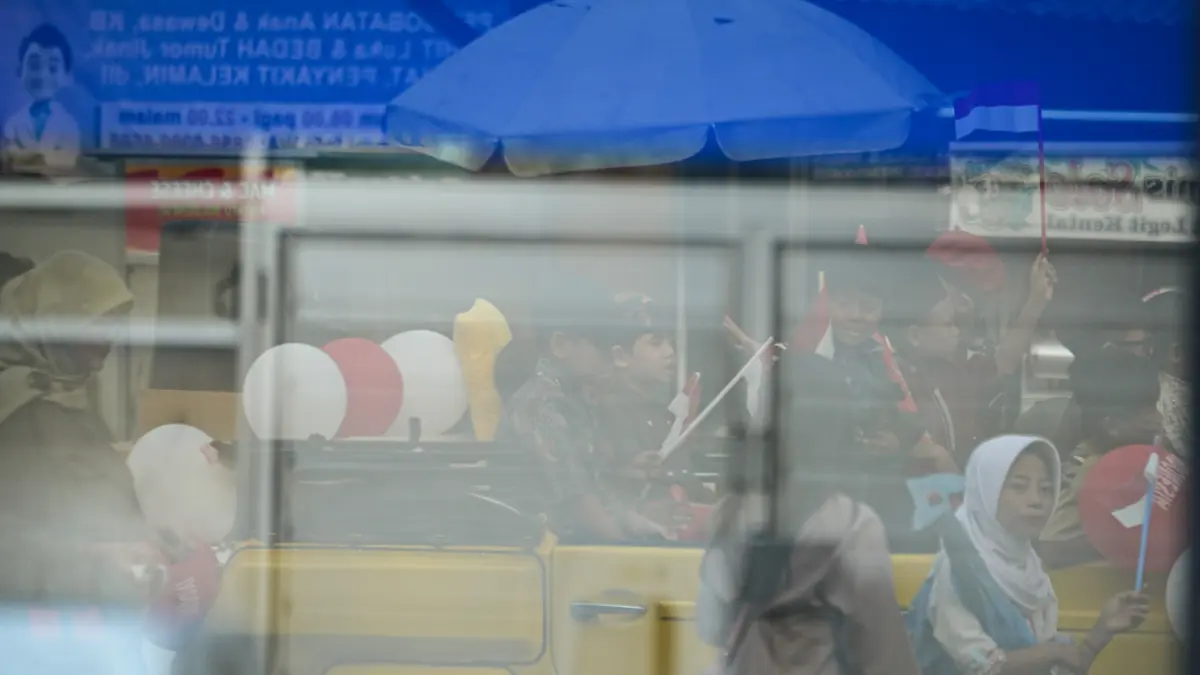 Sejumlah warga mengikuti Karnaval Kemerdekaan RI di Perumahan Bona Sarana Indah, Tangerang, Banten, Senin (17/8/2026). (Anhar Rizki Affandi/PFI Tangerang)