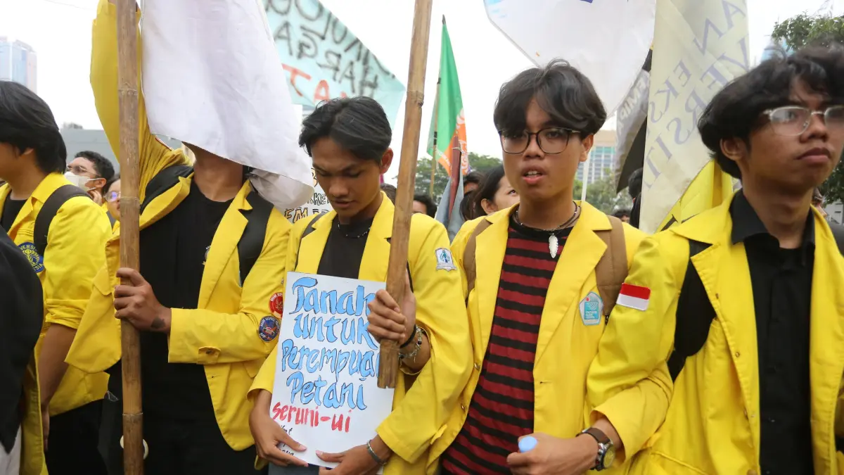 Aksi damai Mahasiswa berunjuk rasa di Jalan MH Thamrin, Jakarta, Selasa (18/8/2026). (Dery Ridwansah/ JawaPos.com)