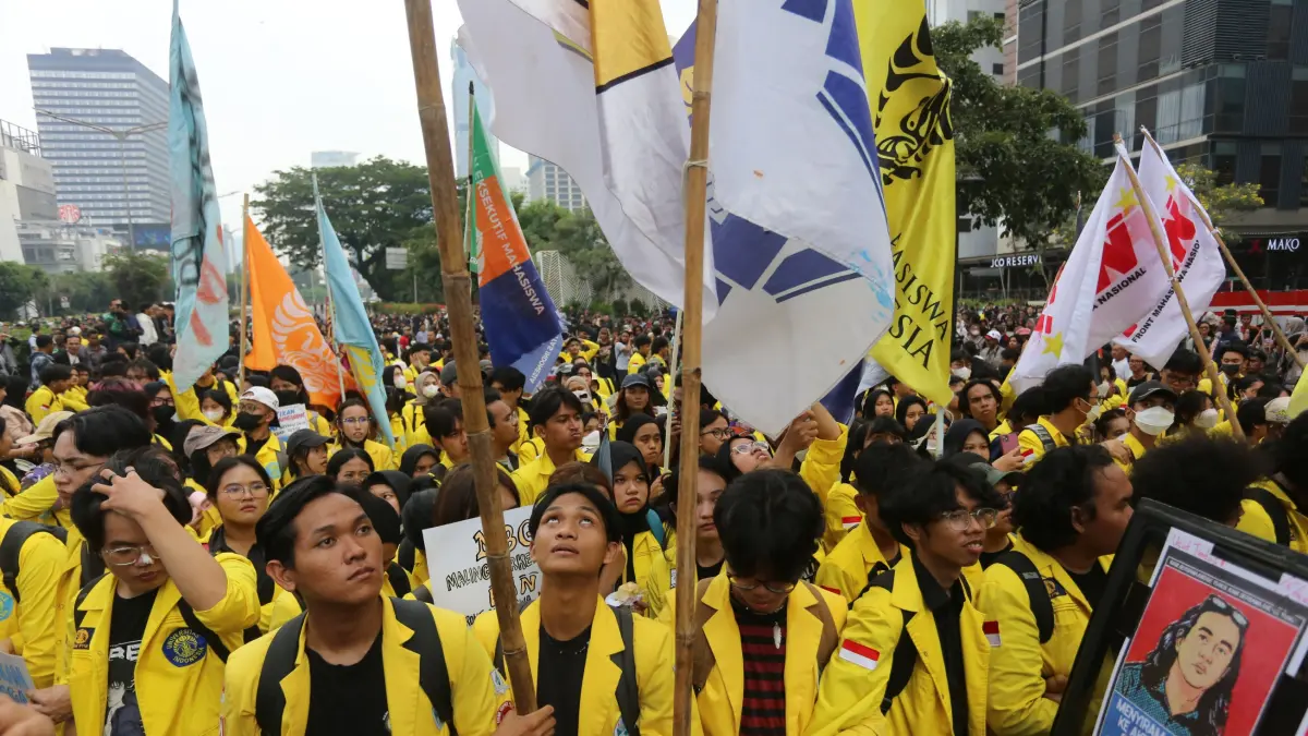 Aksi damai Mahasiswa berunjuk rasa di Jalan MH Thamrin, Jakarta, Selasa (18/8/2026). (Dery Ridwansah/ JawaPos.com)