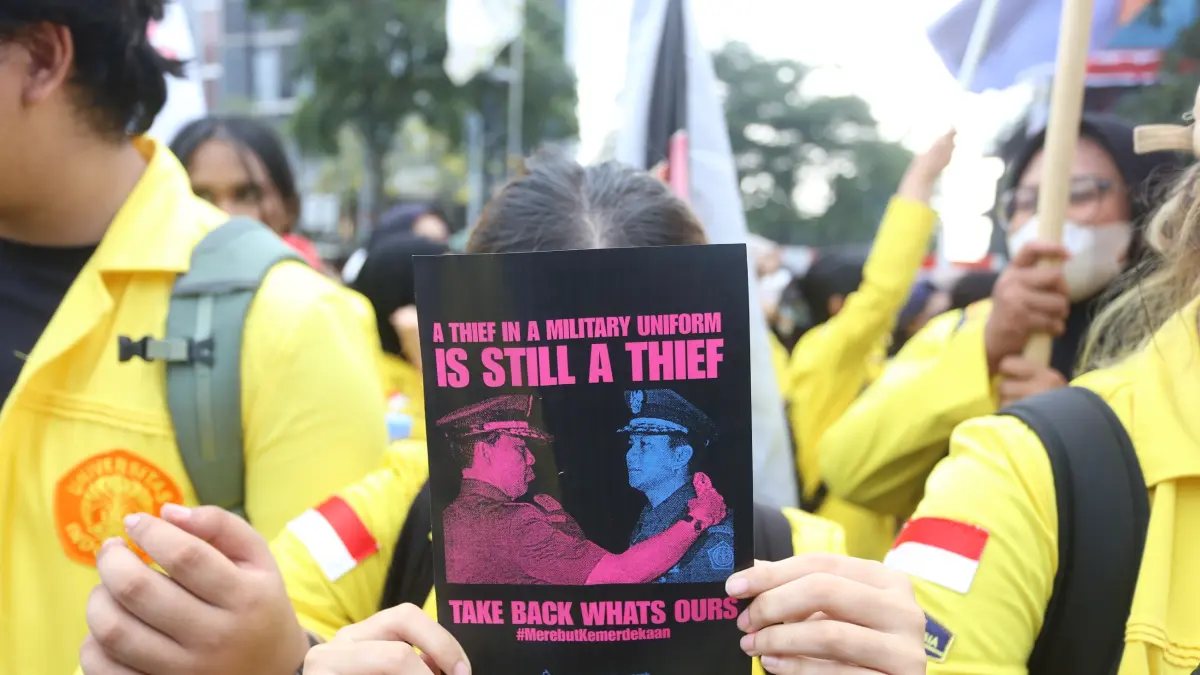 Aksi damai Mahasiswa berunjuk rasa di Jalan MH Thamrin, Jakarta, Selasa (18/8/2026). (Dery Ridwansah/ JawaPos.com)