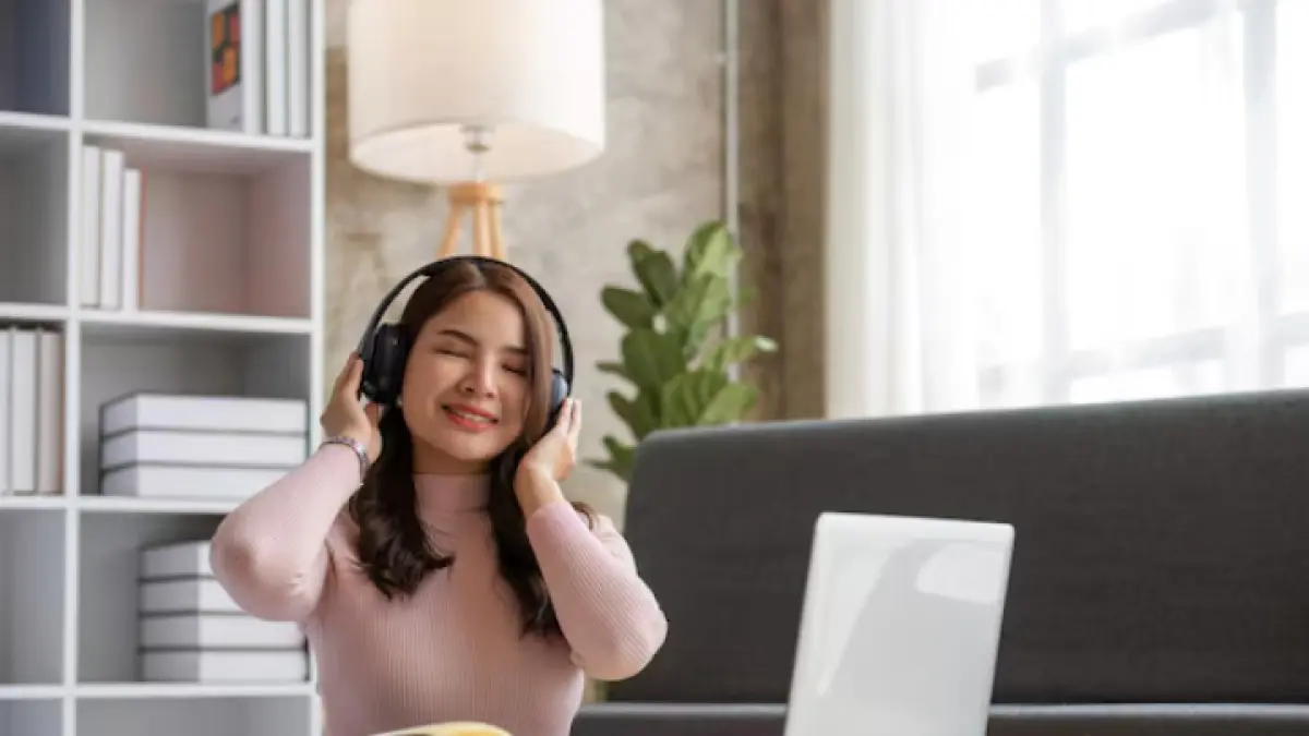 seseorang yang berkembang bersama musik./Magnific/chartchai suwanachun - Image