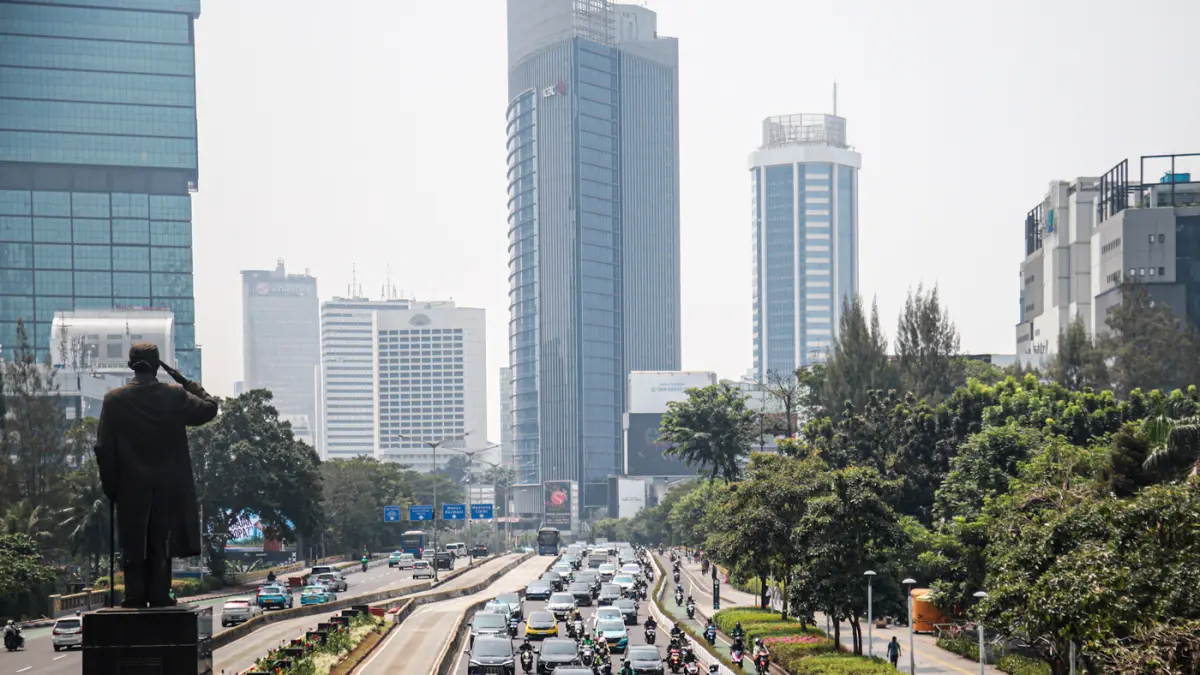 Jalur sepeda di Jalan Sudirman, Jakarta, Jumat (14/08/2026). (Hanung Hambara/Jawa Pos)