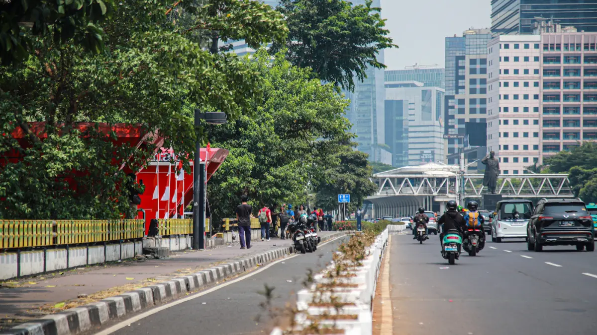 Jalur sepeda di Jalan Sudirman, Jakarta, Jumat (14/08/2026). (Hanung Hambara/Jawa Pos)