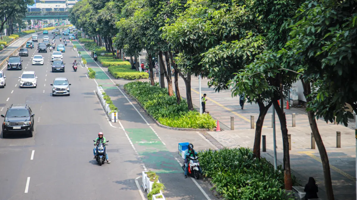 Jalur sepeda di Jalan Sudirman, Jakarta, Jumat (14/08/2026). (Hanung Hambara/Jawa Pos)