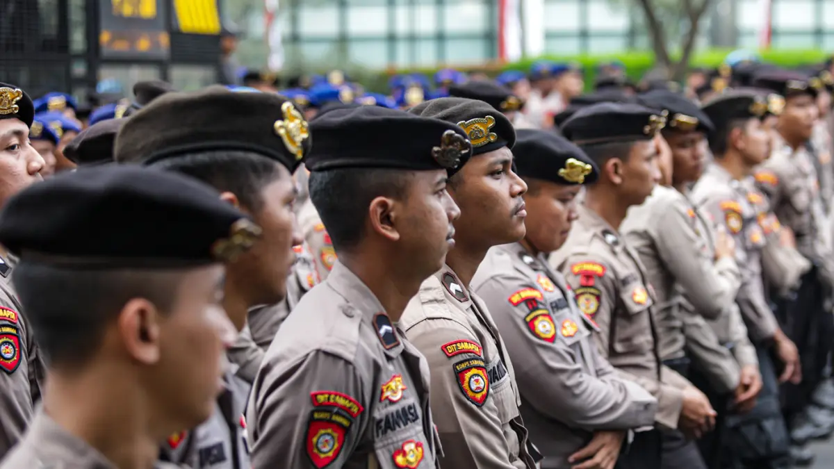 Sejumlah personil kepolisian berjaga di jalan MH. Thamrin, Jakarta, Selasa (18/8/2026). (Salman Toyibi/Jawa Pos)