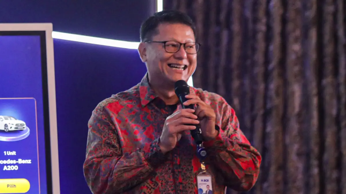 Wakil Presiden Direktur BCA John Kosasih menyampaikan kata sambutan pada perhelatan Gebyar Badan Usaha di Hotel Indonesia Kempinski, Jakarta, Rabu (19/8/2026). (Salman Toyibi/Jawa Pos)