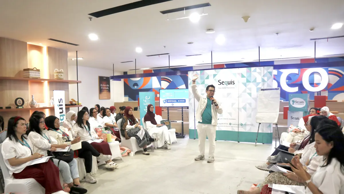 Agency Development Manager Sequis Life Henry Kurniawan membawakan sesi Protect Your Future Through Financial Protection dalam Sequis SHEPRENEUR Learning Series sesi kelima.
