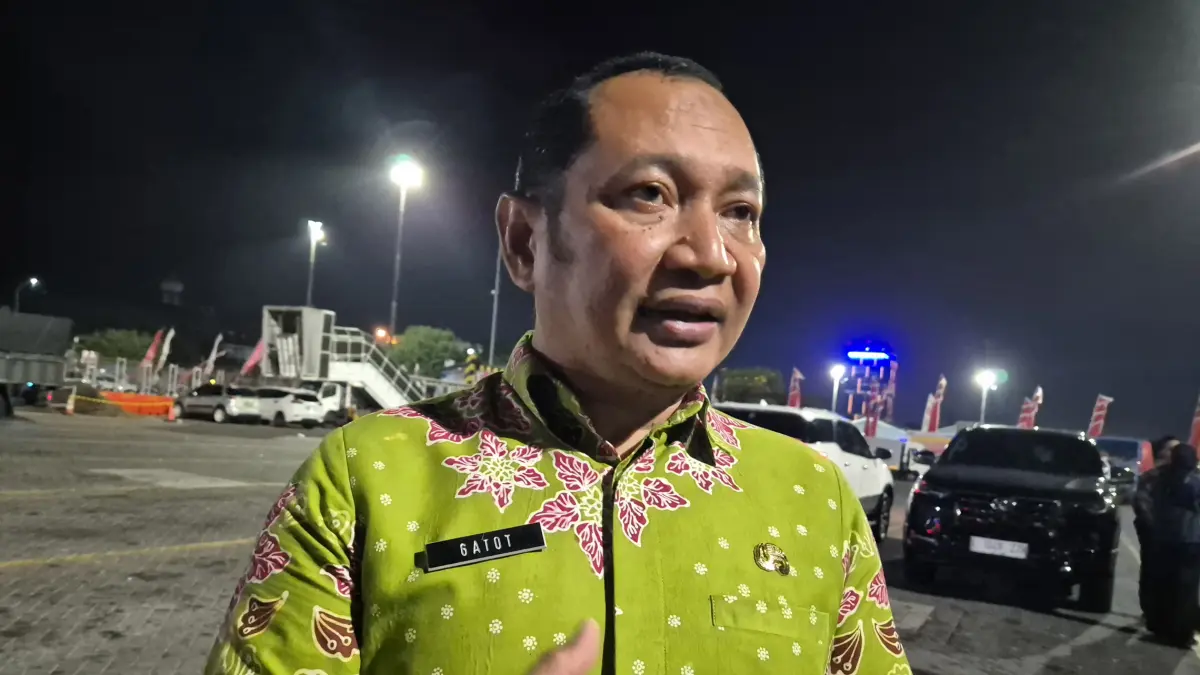 Kalaksa BPBD Jatim, Gatot Soebroto mengungkap update penanganan karhutla di kawasan Gunung Arjuno-Welirang. (Novia Herawati/ JawaPos.com) - Image