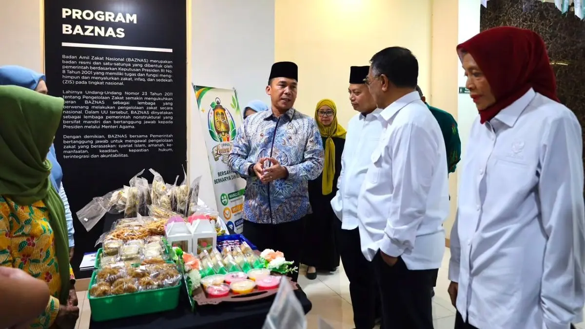 Menteri Kependudukan dan Pembangunan Keluarga (Mendukbangga) Wihaji bersama Ketua Baznas Sodik Mudjahid. (Humas Baznas) - Image