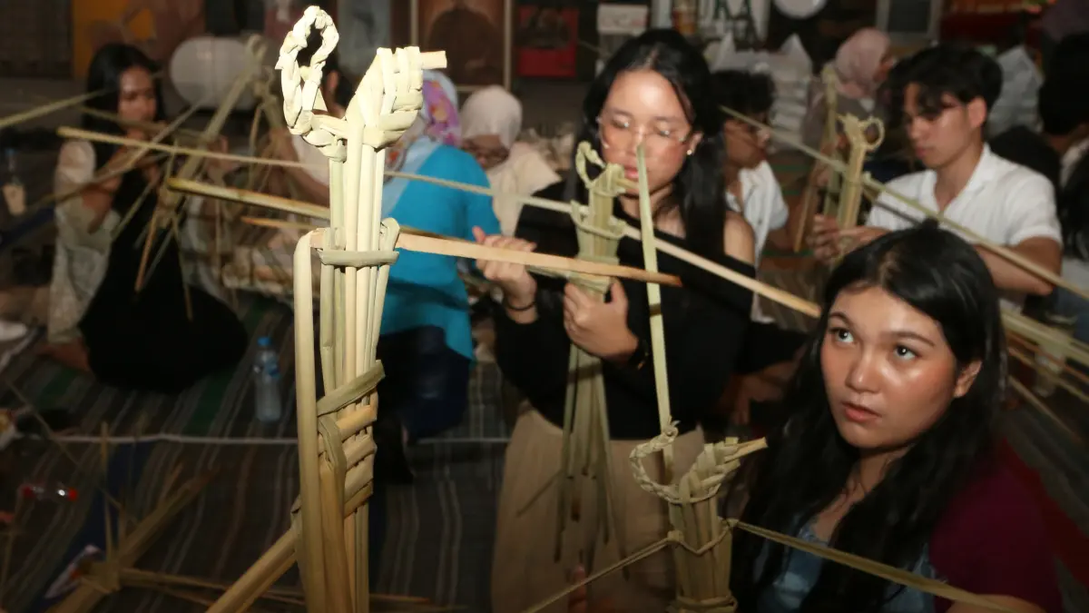 Membuat Wayang Suket Bagi Mahasiswa di Kota Lama - Image