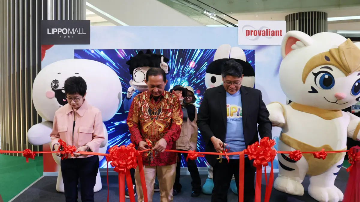 Chief Commercial Officer Lippo Malls Indonesia Rita Yovita, Direktur Pengembangan Fasilitasi Kekayaan Intelektual Muhammad Fauzy, dan Chief Executive Officer (CEO) Provaliant Group Chandra Sugiono