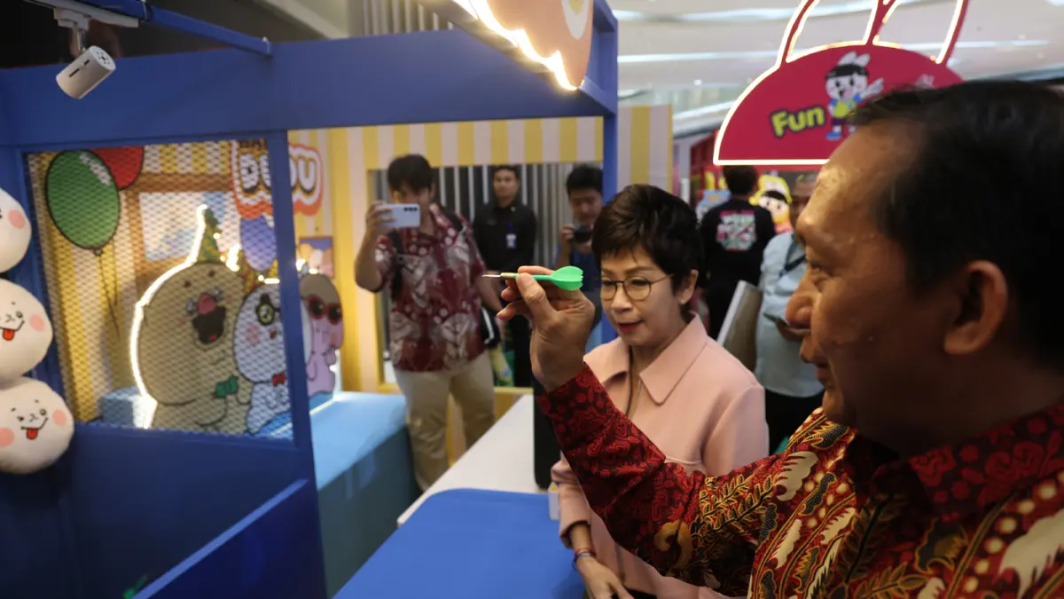Chief Commercial Officer Lippo Malls Indonesia Rita Yovita, Direktur Pengembangan Fasilitasi Kekayaan Intelektual Muhammad Fauzy, dan Chief Executive Officer (CEO) Provaliant Group Chandra Sugiono