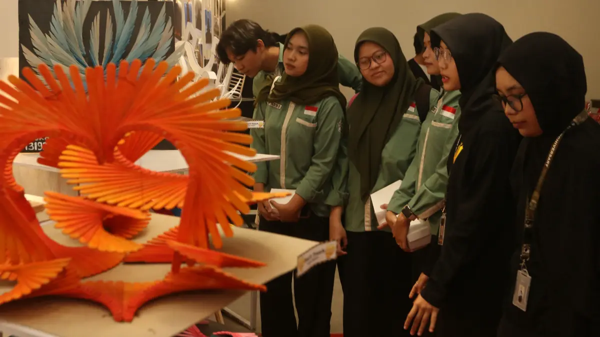 Mahasiswa Arsitek dari berbagai Kota Semarang saat diArchiversary Exhibition 4th 2026 di Rumah Po Han, Kota Lama Semarang,Jawa Tengah,Jumat(21/8/2026)
