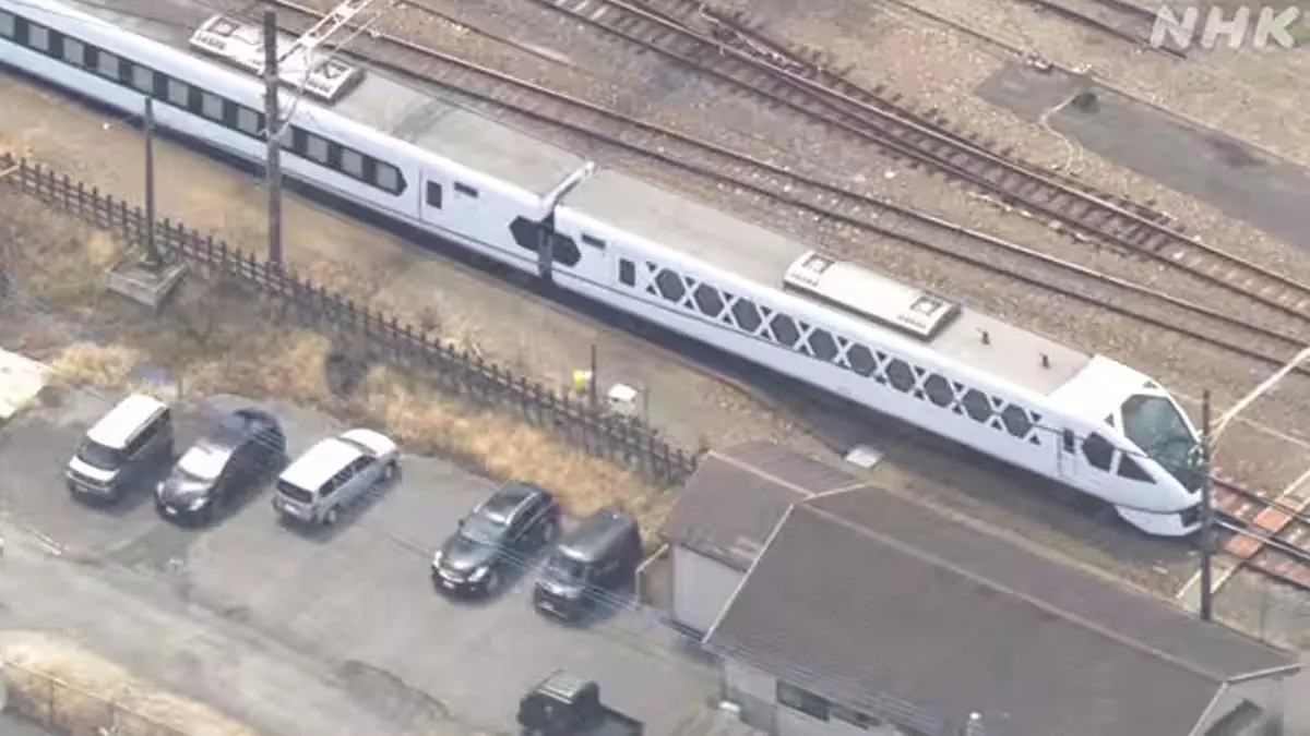 Kecelakaan kereta di Stasiun Shin-kanuma, Jalur Tobu Nikko, Kamis (20/8), yang menyebabkan empat pekerja tewas. (NHK) - Image