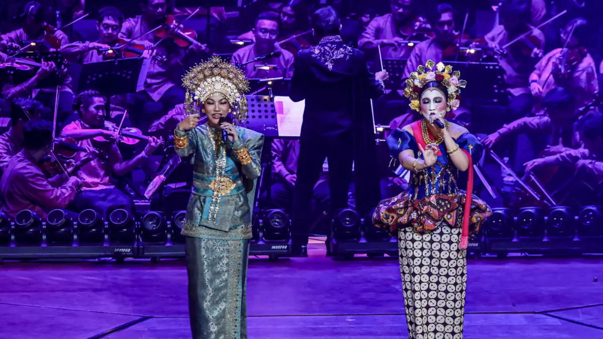 Penampilan Yura Yunita (kiri) dan Galabby dalam Pagelaran Sabang Merauke di Indonesia Arena, Jakarta, Jumat (21/08/2026). (Hanung Hambara/Jawa Pos)