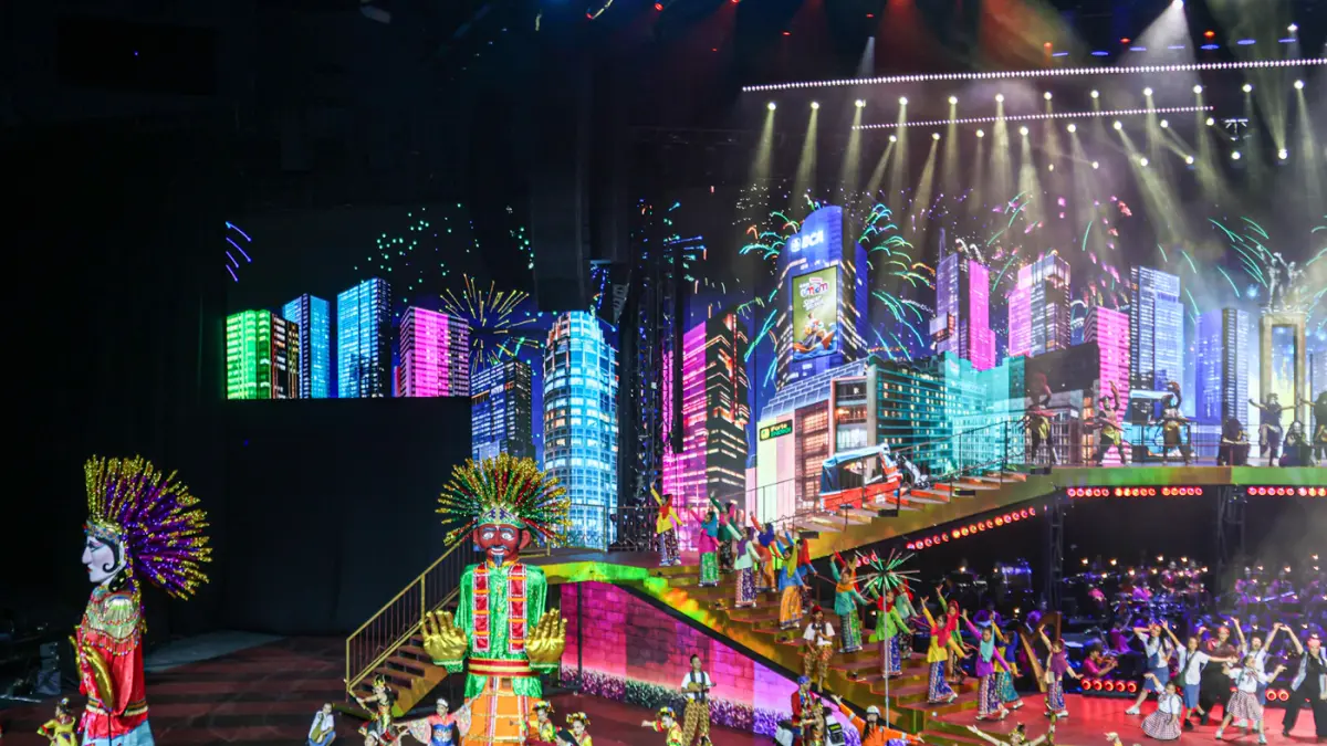 Penari menarikan tarian dari Bali di Pagelaran Sabang Merauke di Indonesia Arena, Jakarta, Jumat (21/08/2026). (Hanung Hambara/Jawa Pos)