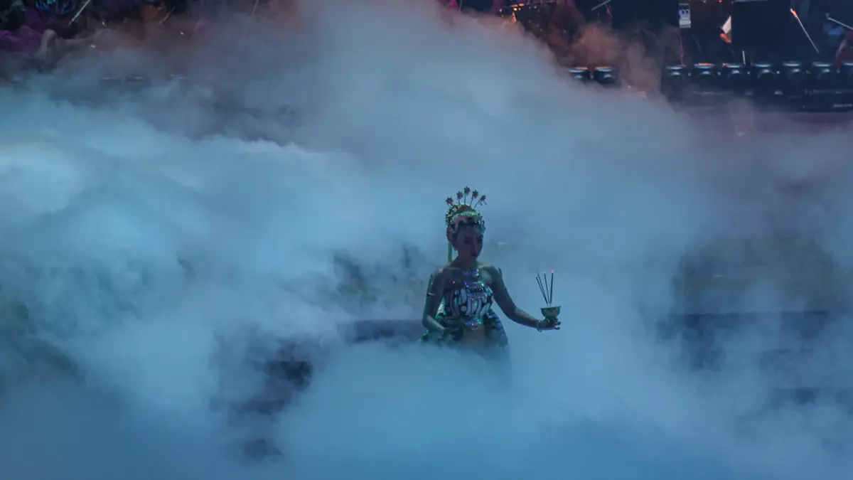 Penari menarikan tarian dari Bali di Pagelaran Sabang Merauke di Indonesia Arena, Jakarta, Jumat (21/08/2026). (Hanung Hambara/Jawa Pos)