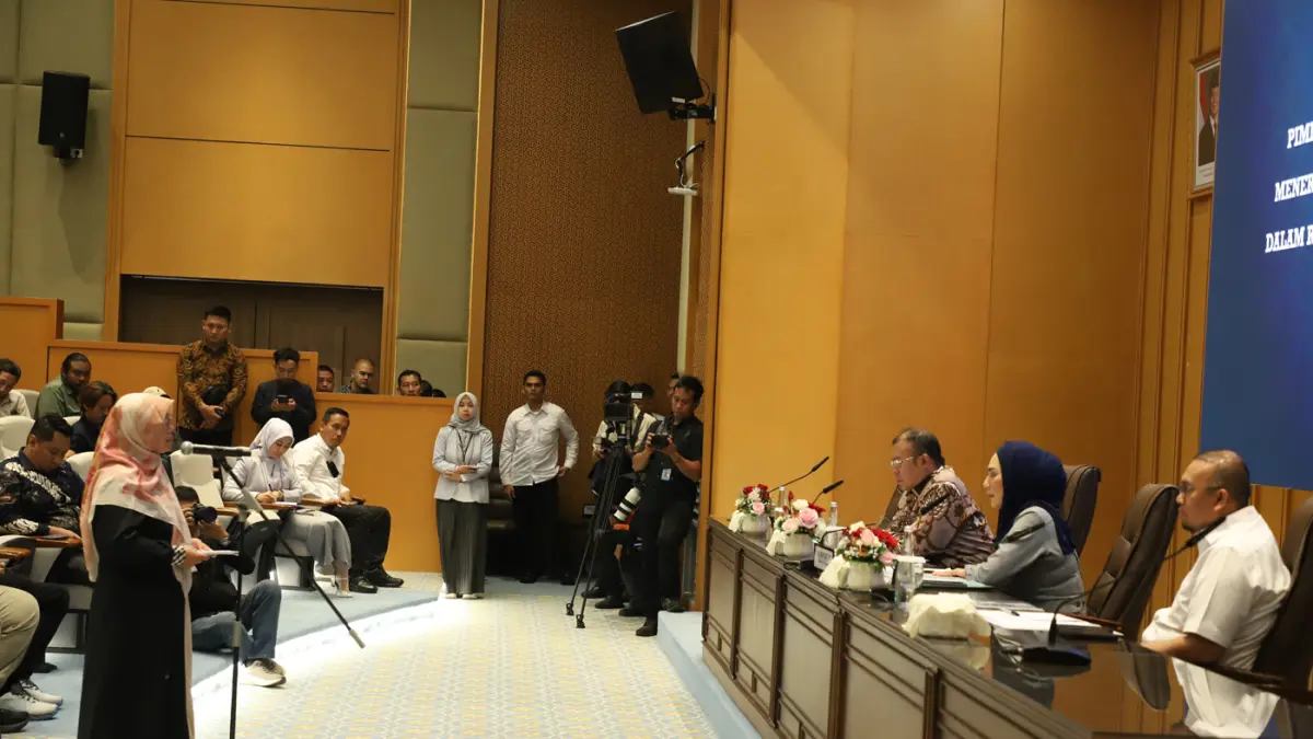 Perwakilan warga pati yang tergabung dalam Forum Komunikasi Rakyat Pati mengikuti audiensi dengan pimpinqn DPR RI di Kompleks Parlemen, Senayan, Jakarta, Senin (24/8/2026). (Dery Ridwansah/ JawaPos.com)