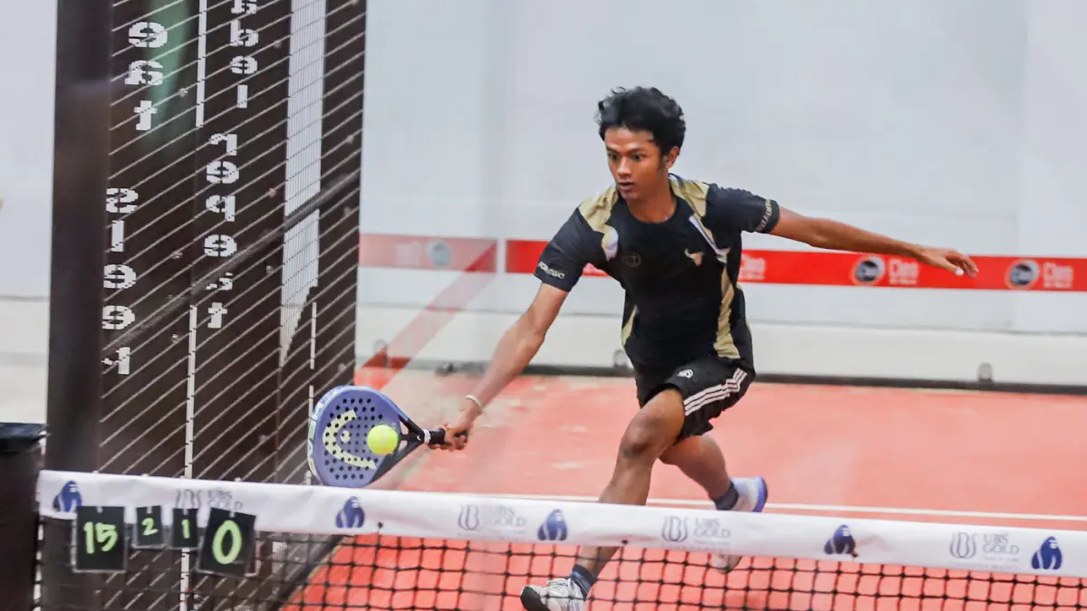 Peserta mengikuti pertandingan padel dalam BCA Jungle Open 2026 di Jungle Padel, CitraLand, Munggu (22/8). (Riana Setiawan/ Jawa Pos)
