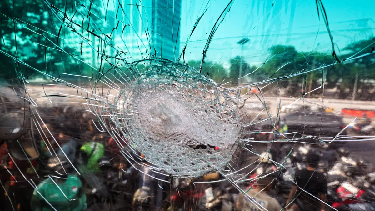 Mobil Bus AMPB Dilemar Orang Tidak Dikenal - Image