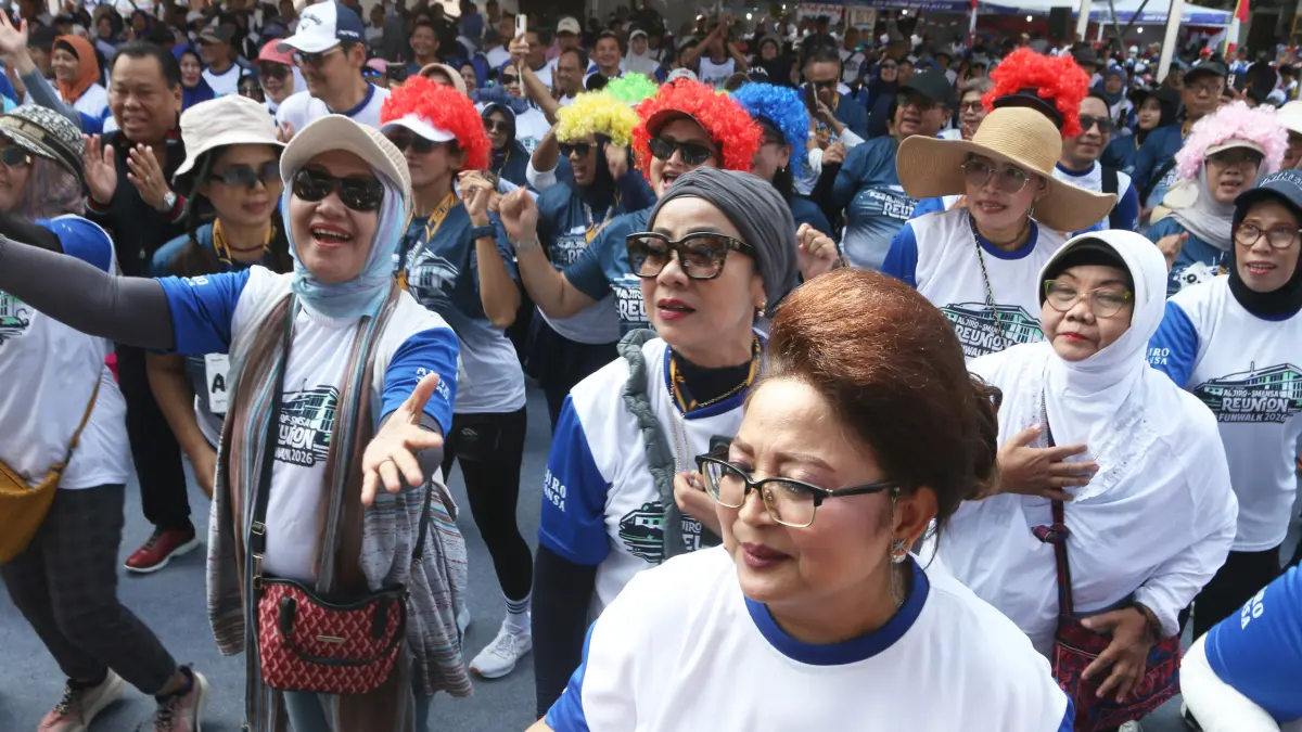 Sebanyak 4.110 alumni dari 75 angkatan mengikuti kegiatan flashmob dalam rangkaian Reuni Akbar ALJIRO-SMANSA 2026,SMA 1 Kota Semarang,Jawa Tengah,Minggu(23/8/2026)