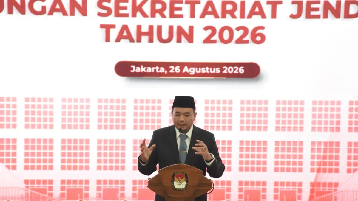 Ketua Komisi Pemilihan Umum (KPU) Republik Indonesia Mochammad Afifuddin melantik dan mengambil sumpah/janji empat Pejabat Pimpinan Tinggi Madya di lingkungan Sekretariat Jenderal KPU RI di Ruang Sidang Utama KPU RI, Jakarta, Rabu (26/8/2026). (Dery Ridwa