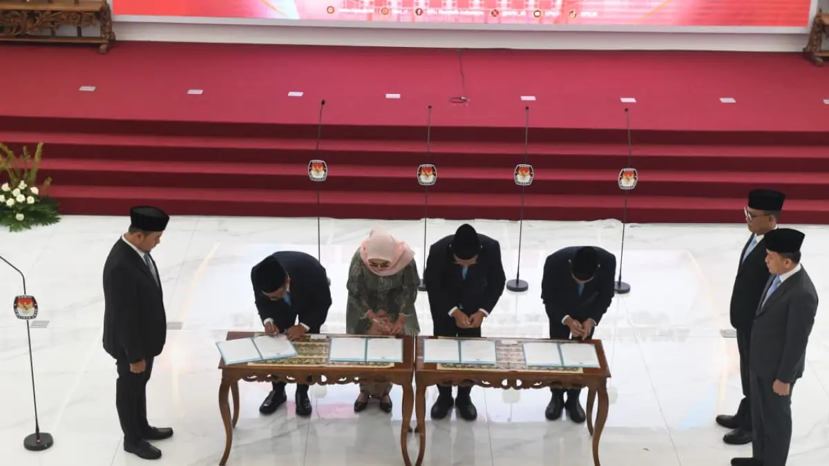 KPU Lantik Empat Pejabat Pimpinan - Image