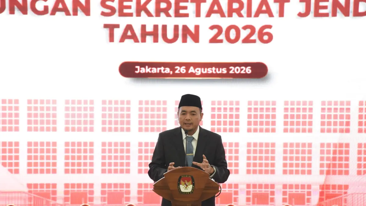 Ketua Komisi Pemilihan Umum (KPU) Republik Indonesia Mochammad Afifuddin melantik dan mengambil sumpah/janji empat Pejabat Pimpinan Tinggi Madya di lingkungan Sekretariat Jenderal KPU RI di Ruang Sidang Utama KPU RI, Jakarta, Rabu (26/8/2026). (Dery Ridwa