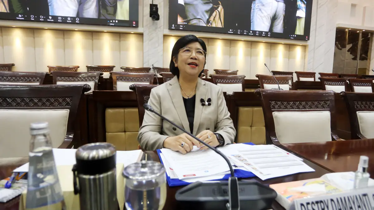 Calon Gubernur Bank Indonesia (BI) Destry Damayanti saat bersiap mengikuti uji kelayakan dan kepatutan (fit and proper test) bersama Komisi XI DPR di Kompleks Parlemen, Senayan, Jakarta, Rabu (26/8/2026). (Dery Ridwansah/ JawaPos.com)