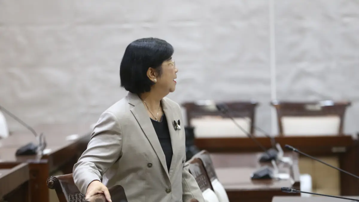 Calon Gubernur Bank Indonesia (BI) Destry Damayanti saat bersiap mengikuti uji kelayakan dan kepatutan (fit and proper test) bersama Komisi XI DPR di Kompleks Parlemen, Senayan, Jakarta, Rabu (26/8/2026). (Dery Ridwansah/ JawaPos.com)