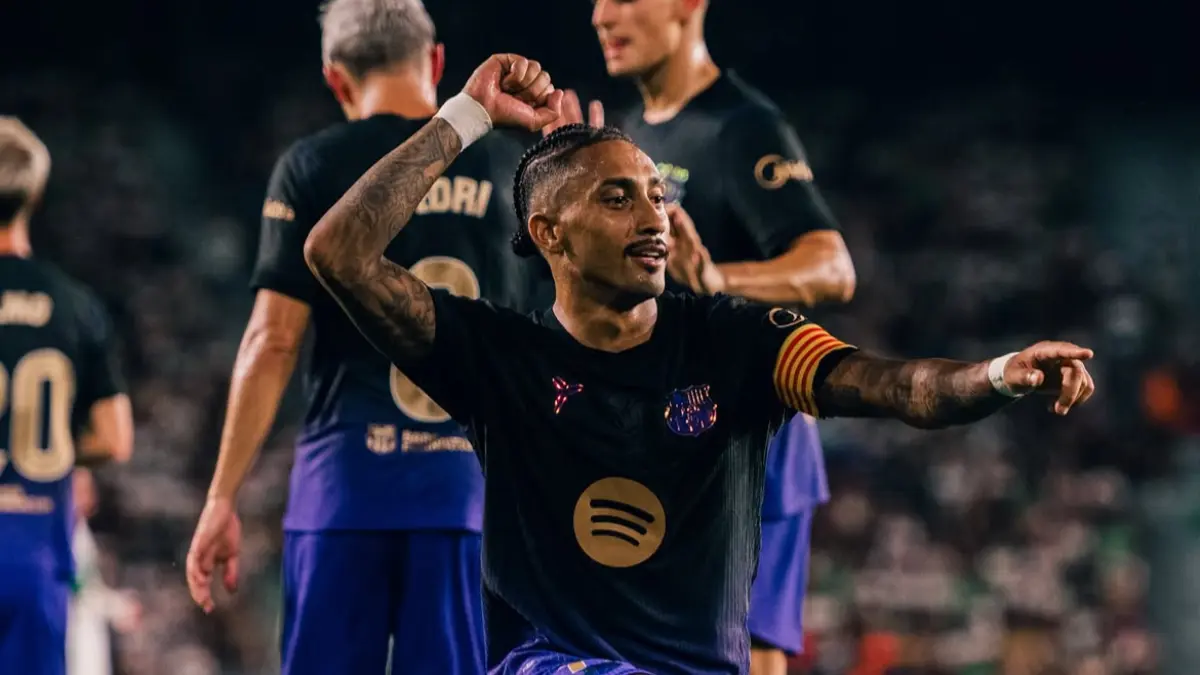 Raphinha setelah cetak gol ke gawang Elche. (Dok. Barcelona) - Image