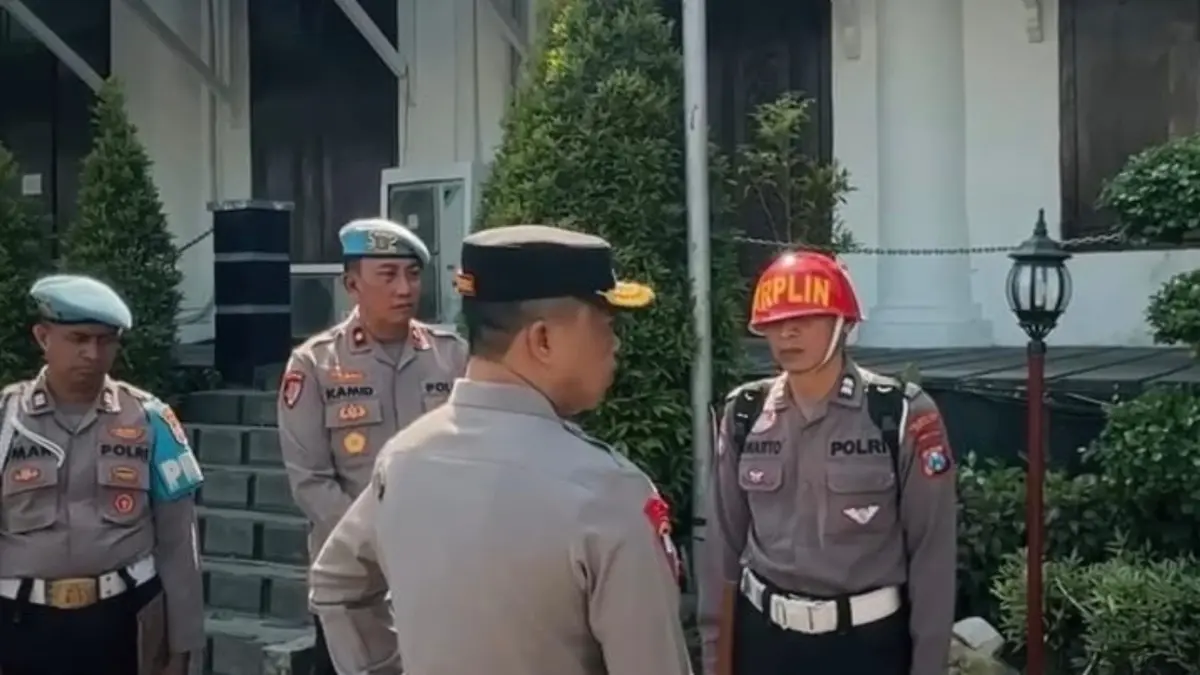 Kapolrestabes Surabaya Perintahkan Oknum Polisi Pelaku Pungli di Colombo Didemosi - Image