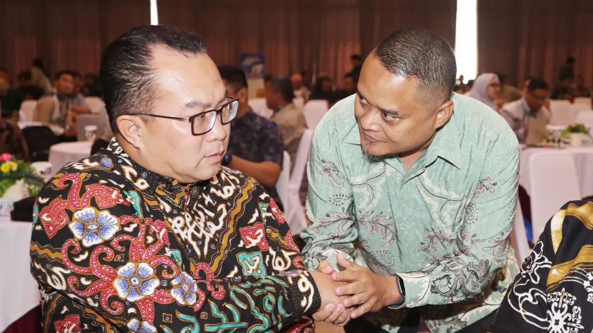 Kepala BRIN Arif Satria dan Direktur Utama PT Kranium Mukti Utama Ery Prasetya berbincang MOU pada acara BRIN goes to Industry chapter-6